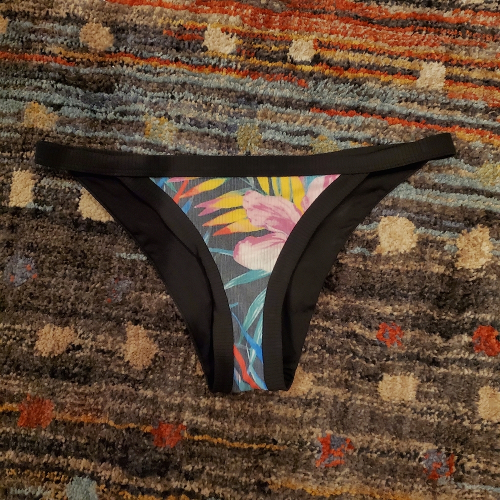 NWOT Hurley Black and Floral Cheeky Bikini Bottom